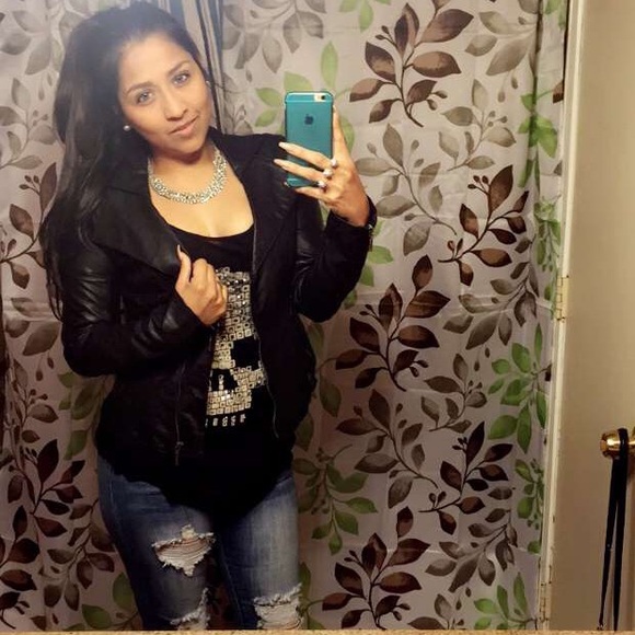 Meet your Posher, Beatriz - Picture 1 of 1